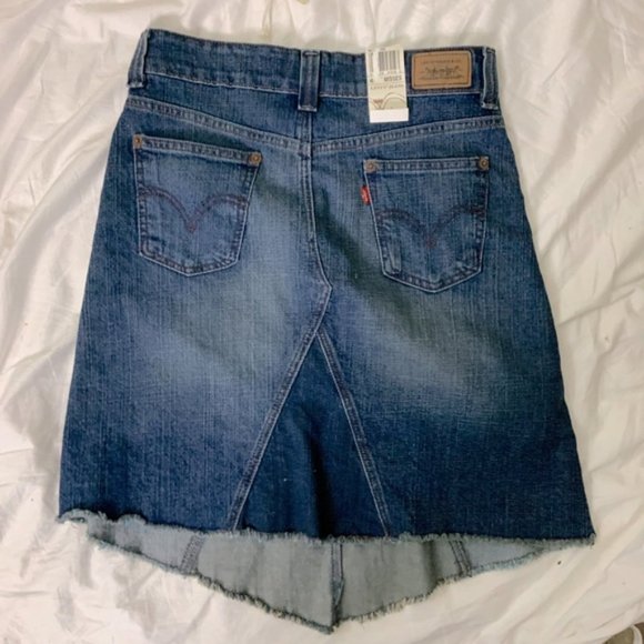 NWT Levi’s Distressed Stretch Frayed Denim Skirt - Picture 4 of 8